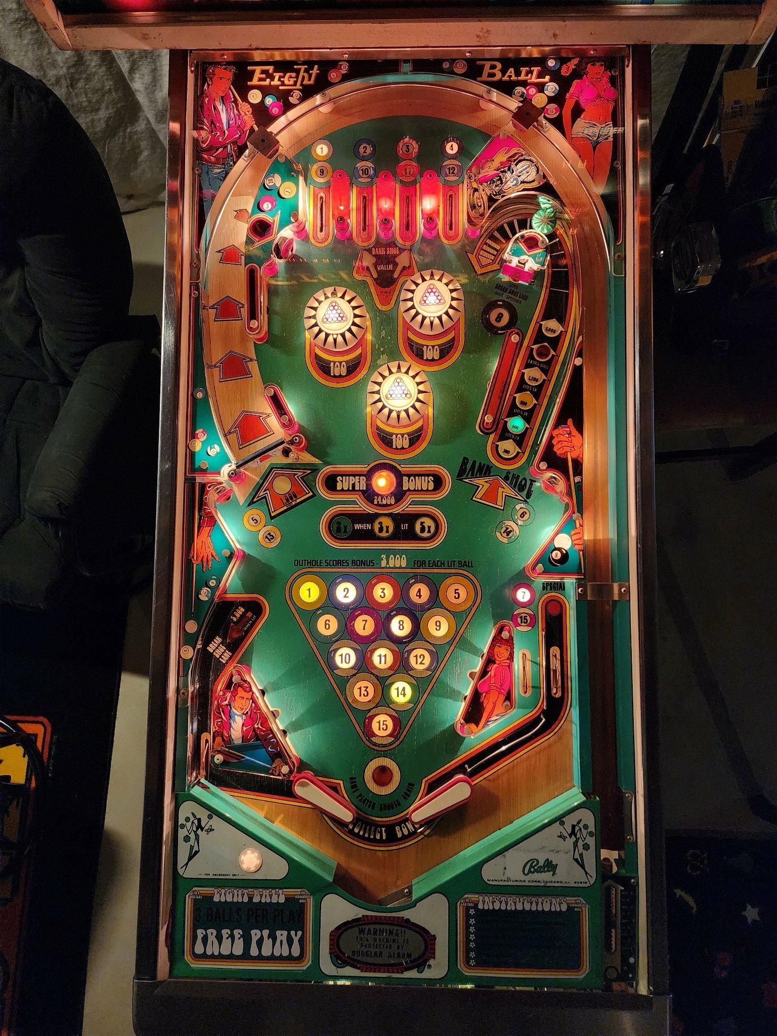 eight-ball.jpeg playfield